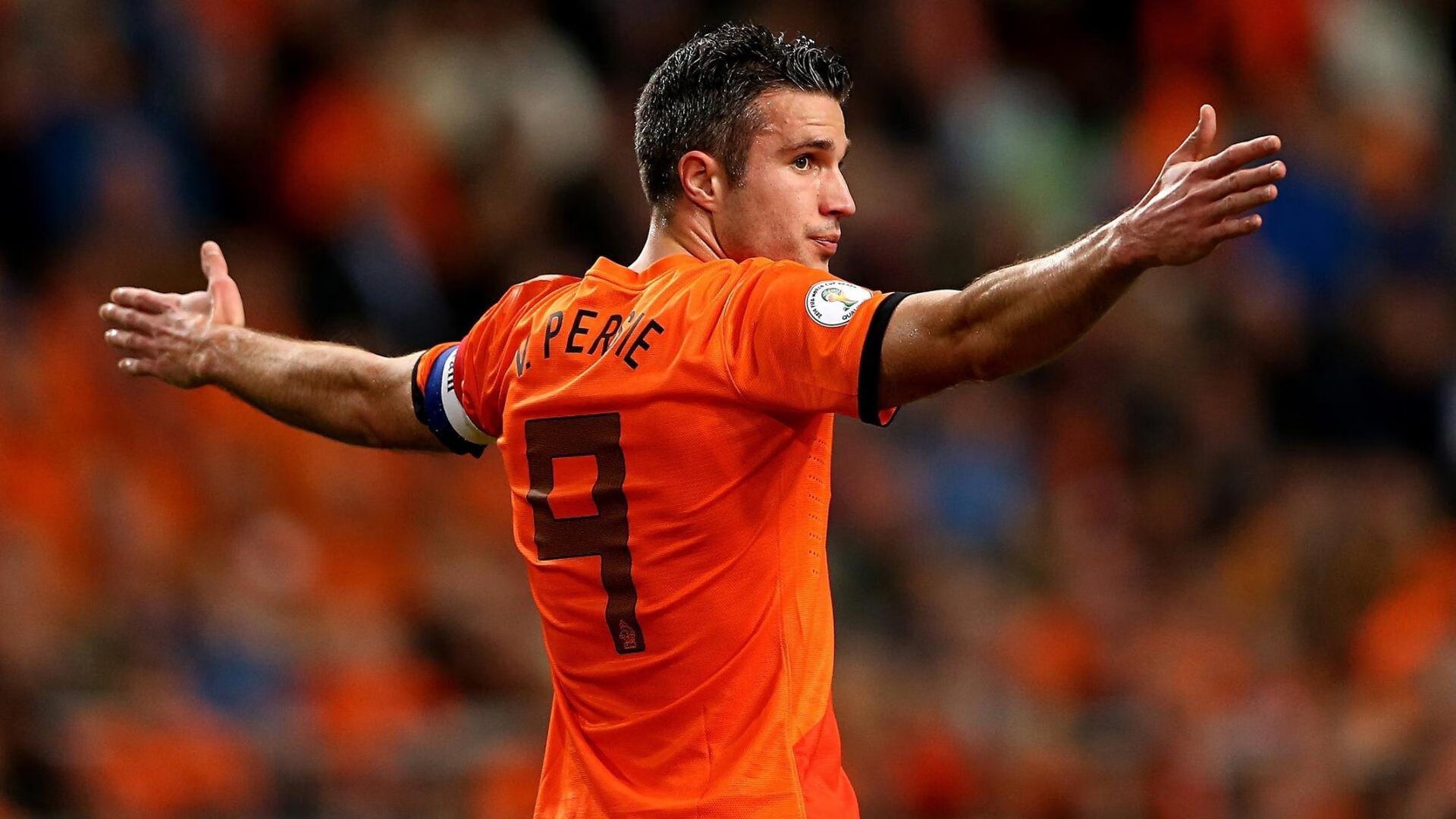 前任名帅回归执教，球队复苏势头明显，前锋退役当教练